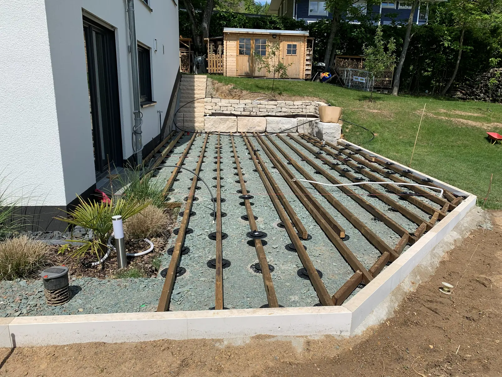 Terrassenunterkonstruktion vor Verlegung des Decks